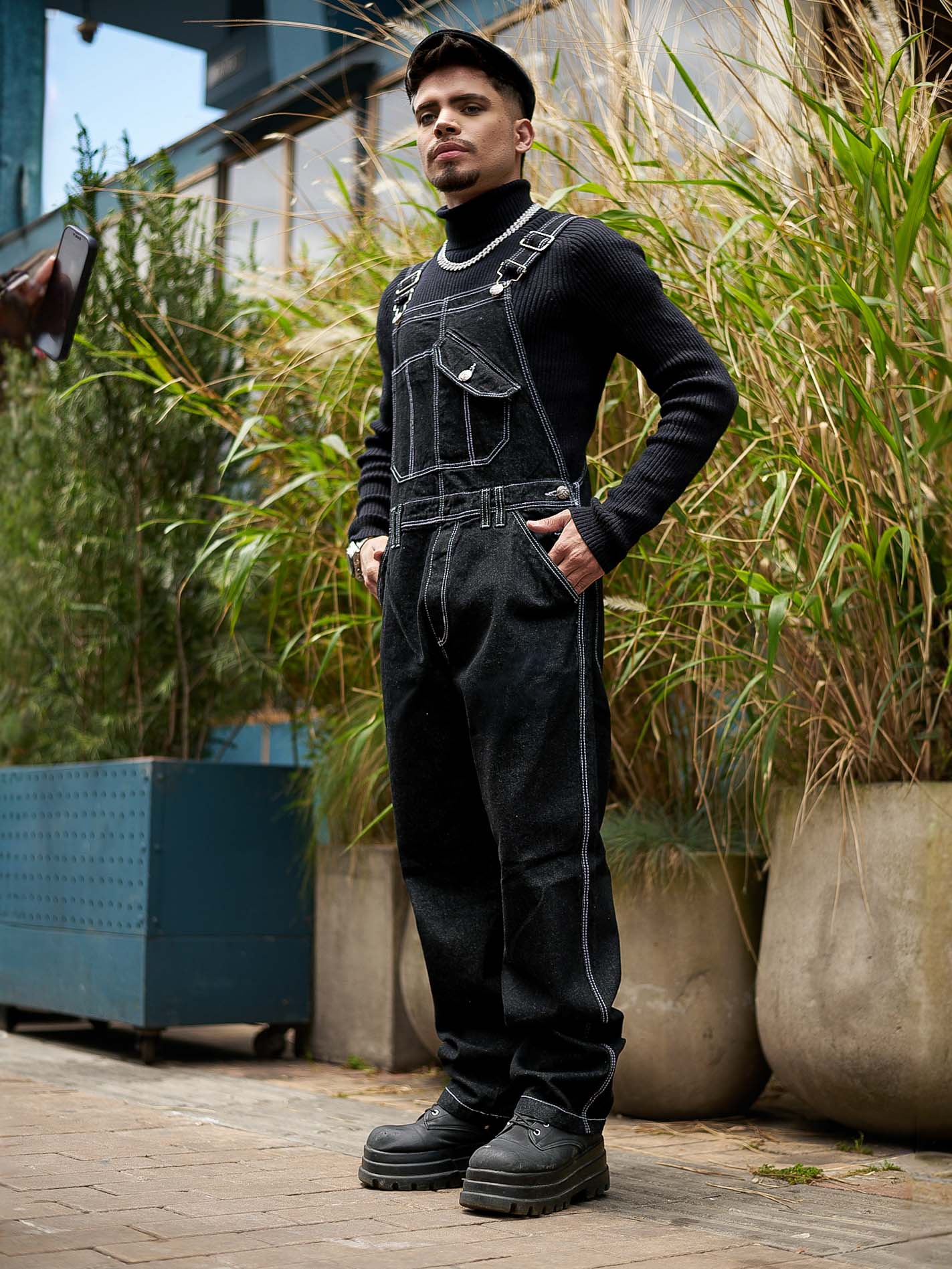 Overol Clasico Hop para Hombre en Jean Rigido Bota Ancha Negro Pimienta Braga con Peto