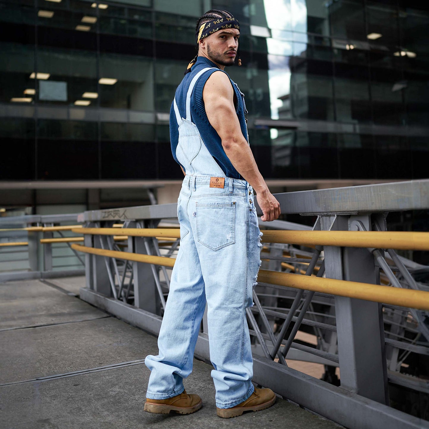 Overol Braga Rígido Hombre Con Rotos en Jean - Azul Claro