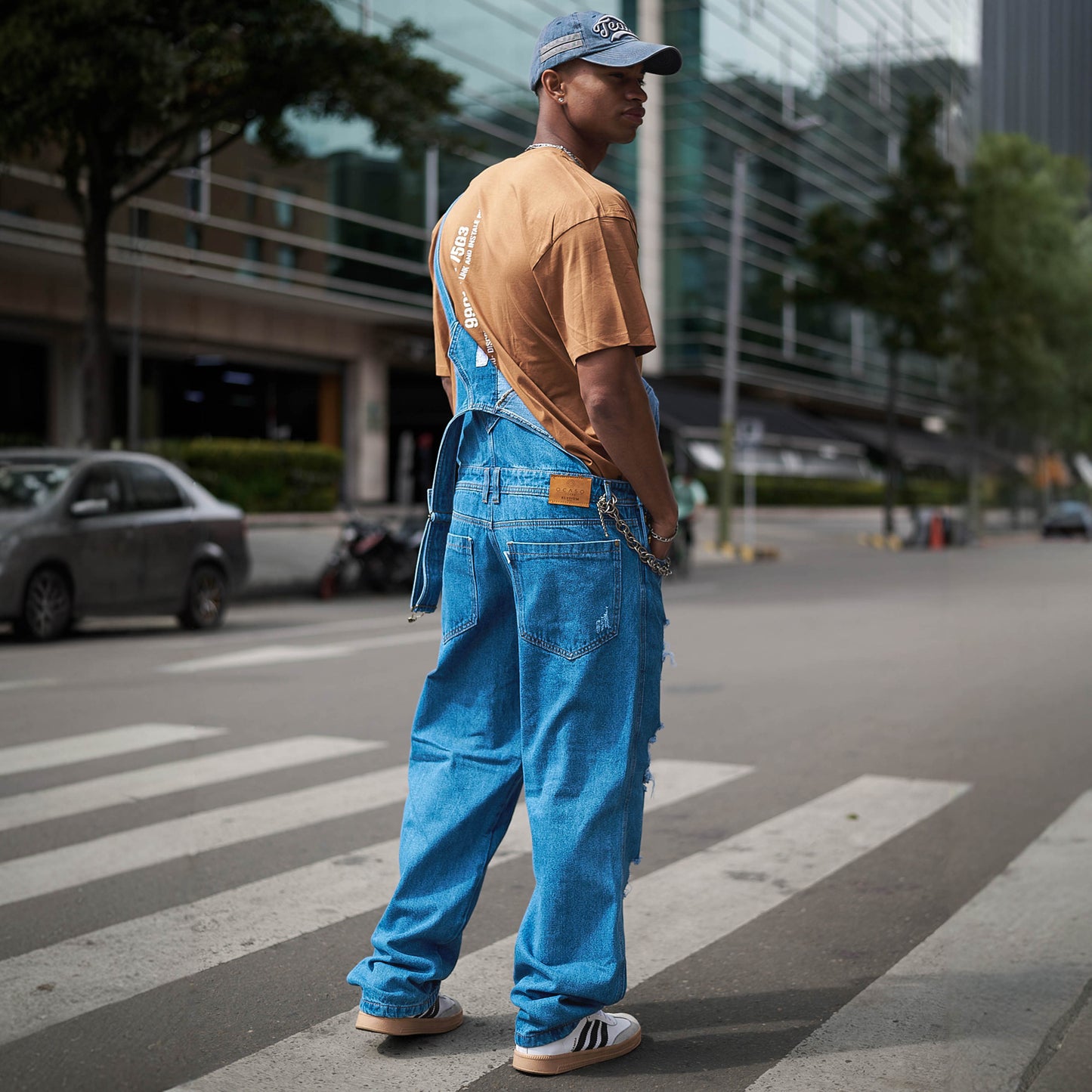 Overol Rígido Hombre Con Rotos en Jean - Azul Medio
