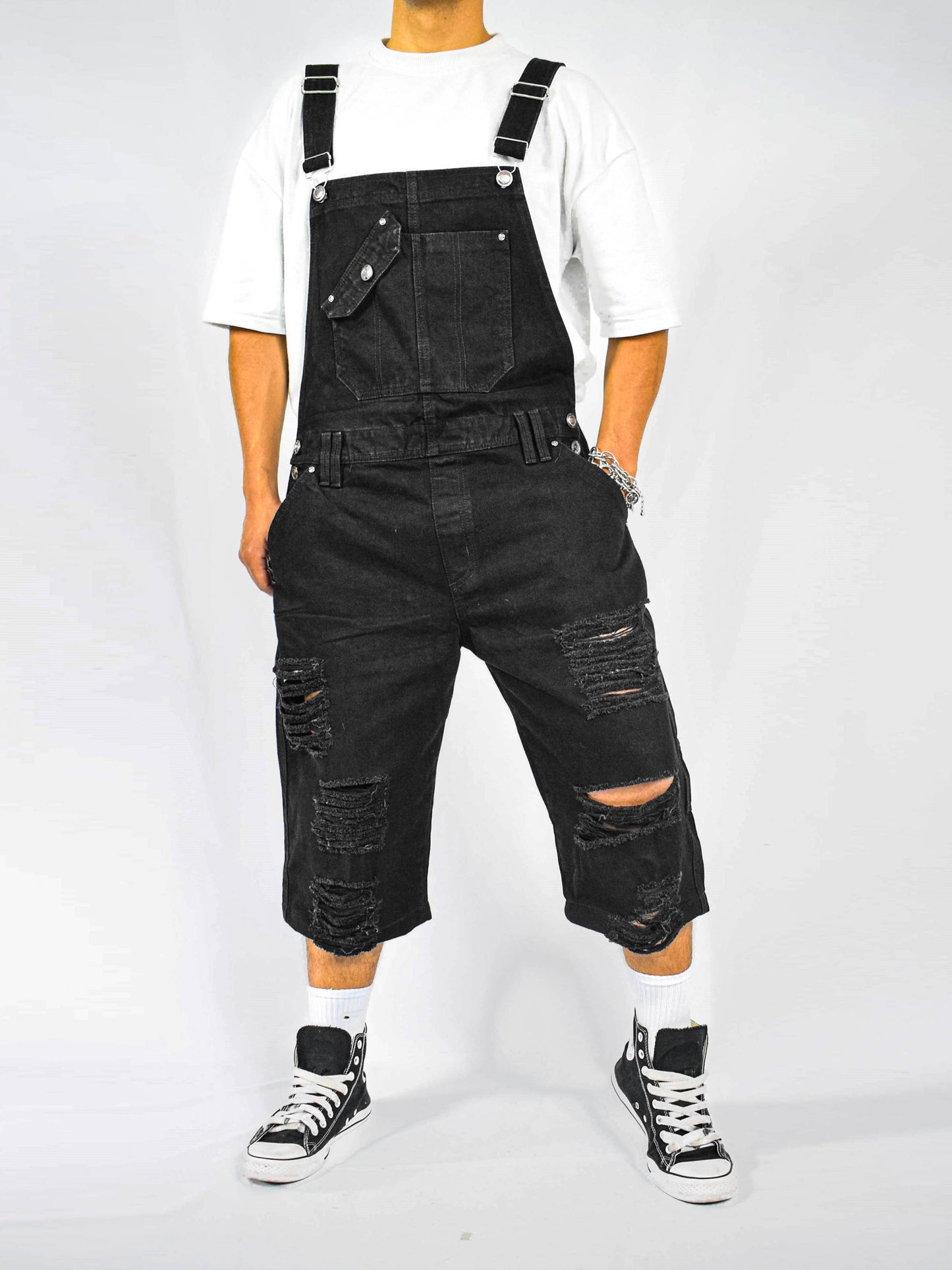 Overol Corto Con Rotos en Jean - Negro